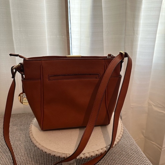 Liz Claiborne
Liz Claiborne purse - color is cognac New without tags - Picture 2 of 4